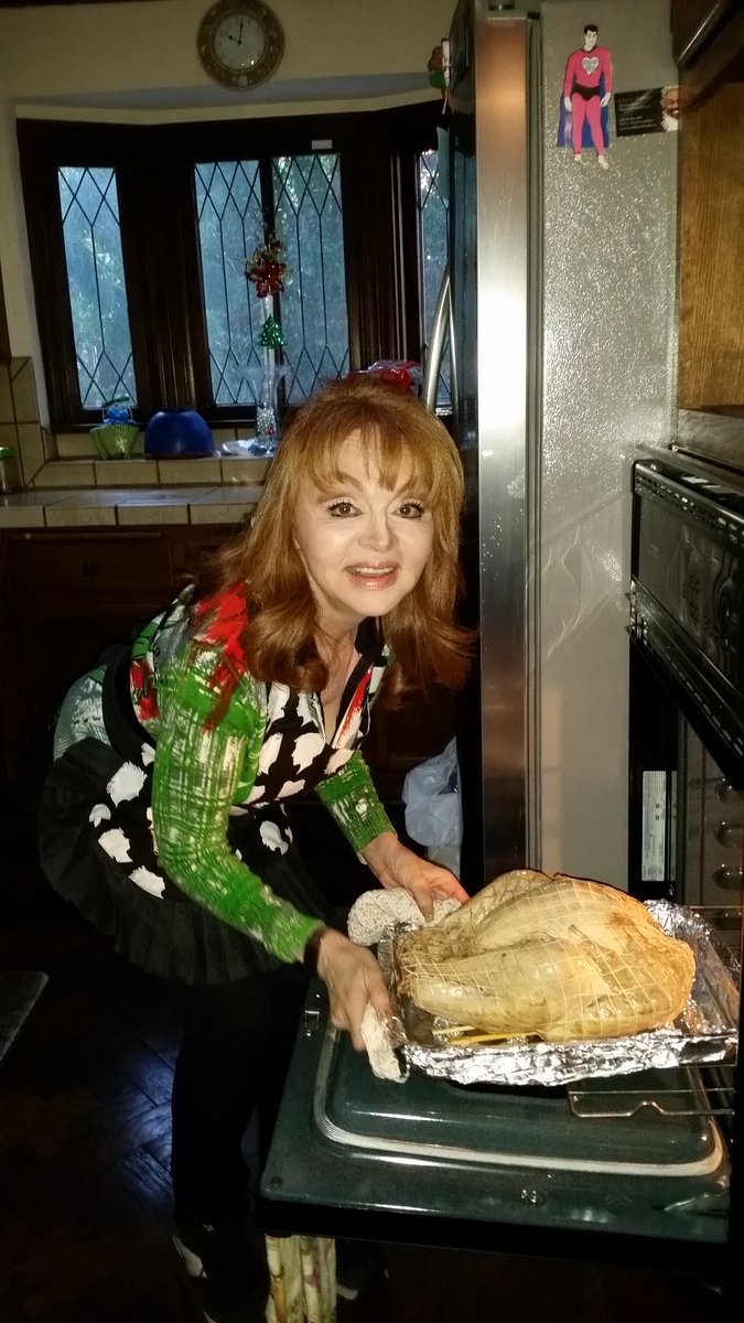 Beefy burritos and little virgins, here's a throwback to  2015 - the last time the Goddess cooked ANYTHING (other than hard boiled eggs)! Happy Thanksgiving! Be thankful for what you have, where you are in your life, football, and that you're not here with me.. yet!