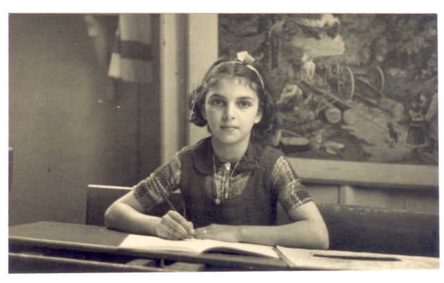 27 November 1930 | Dutch Jewish girl, Henriette Netter, was born in Amsterdam.

She was deported to #Auschwitz in September 1944. She did not survive.