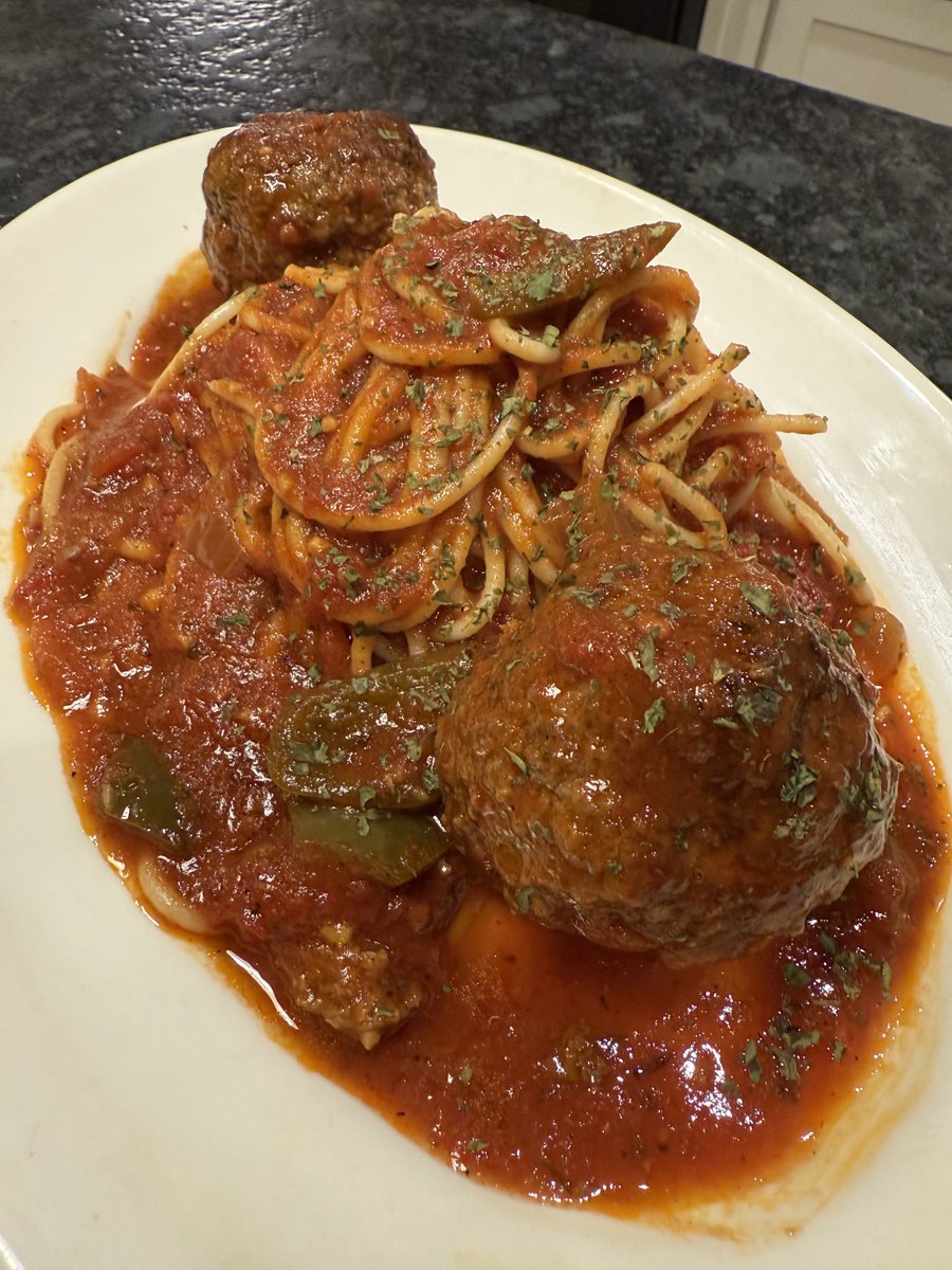 craiggers5's tweet image. Stupid dumb scratch made spaghetti and meatballs before turkey day!! WHY NOT!!❤️👊✌️🤘