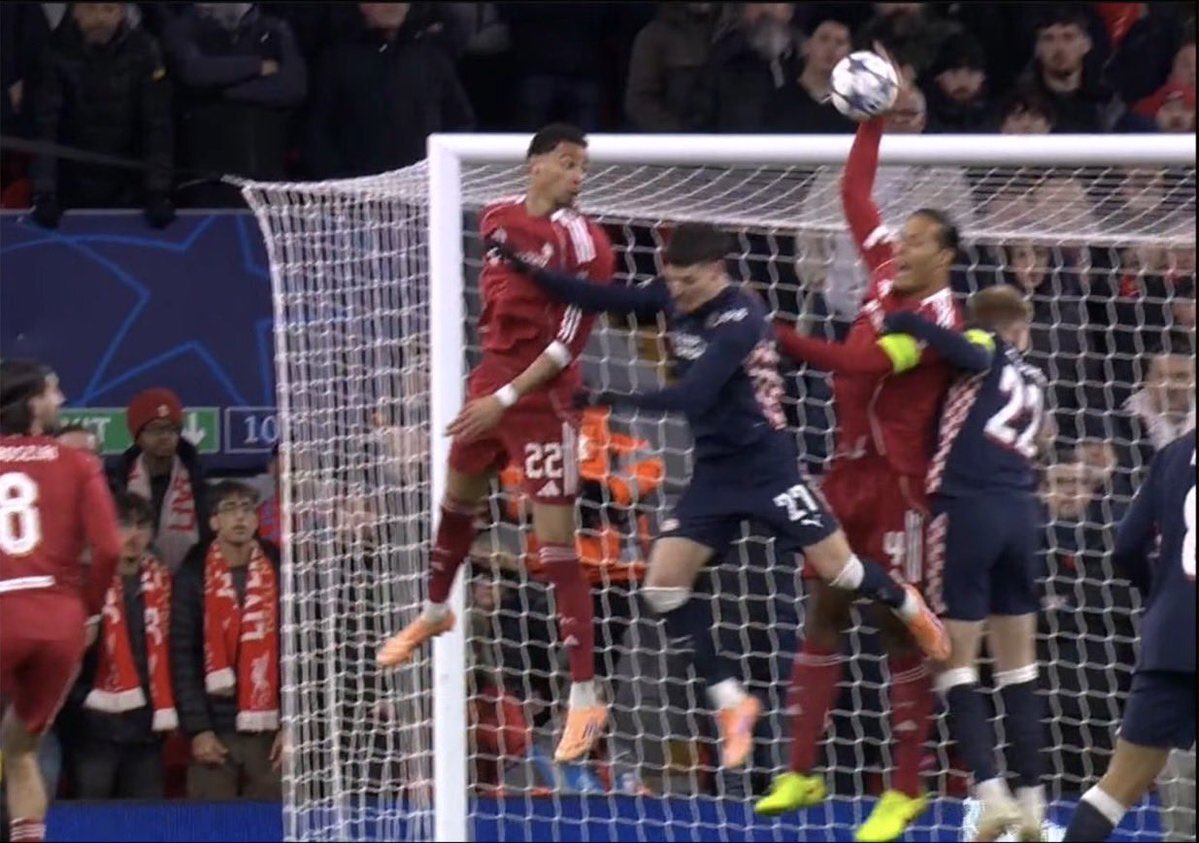 MelAfishy's tweet photo. ファンダイクのハンドがおもろすぎるww
#ファンダイク #ファンダイクコラ画 #コラ画像 #Liverpool #cl https://t.co/c3A0CMPpMJ