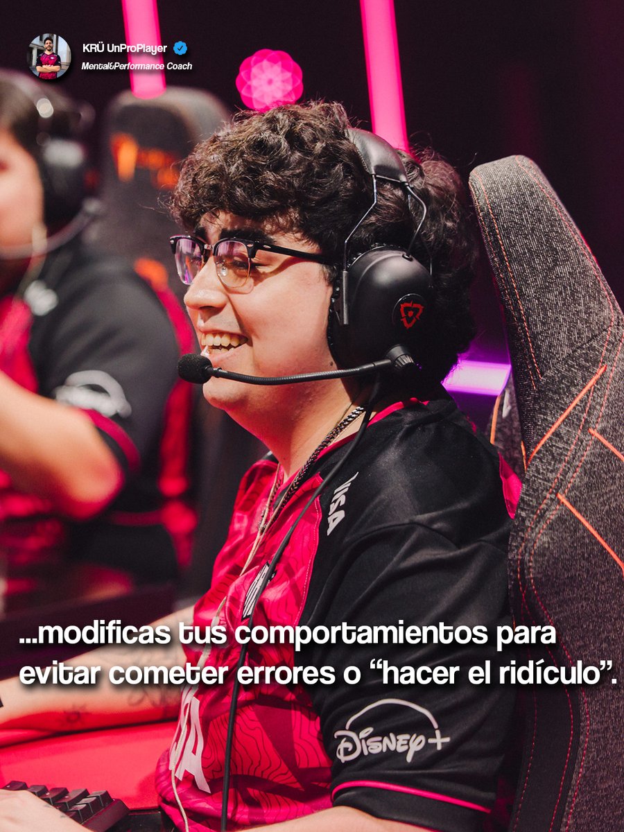 Unproplayer_'s tweet image. 🧠No vas a alcanzar tu mejor versión mientras tu mente juegue en tu contra.

La ciencia es clara:
✔️ evitar errores aumenta la ansiedad
✔️ no regular emociones baja tu rendimiento
✔️ la confianza real nace de tu identidad, no del resultado
✔️ la resiliencia —no el talento— es lo…