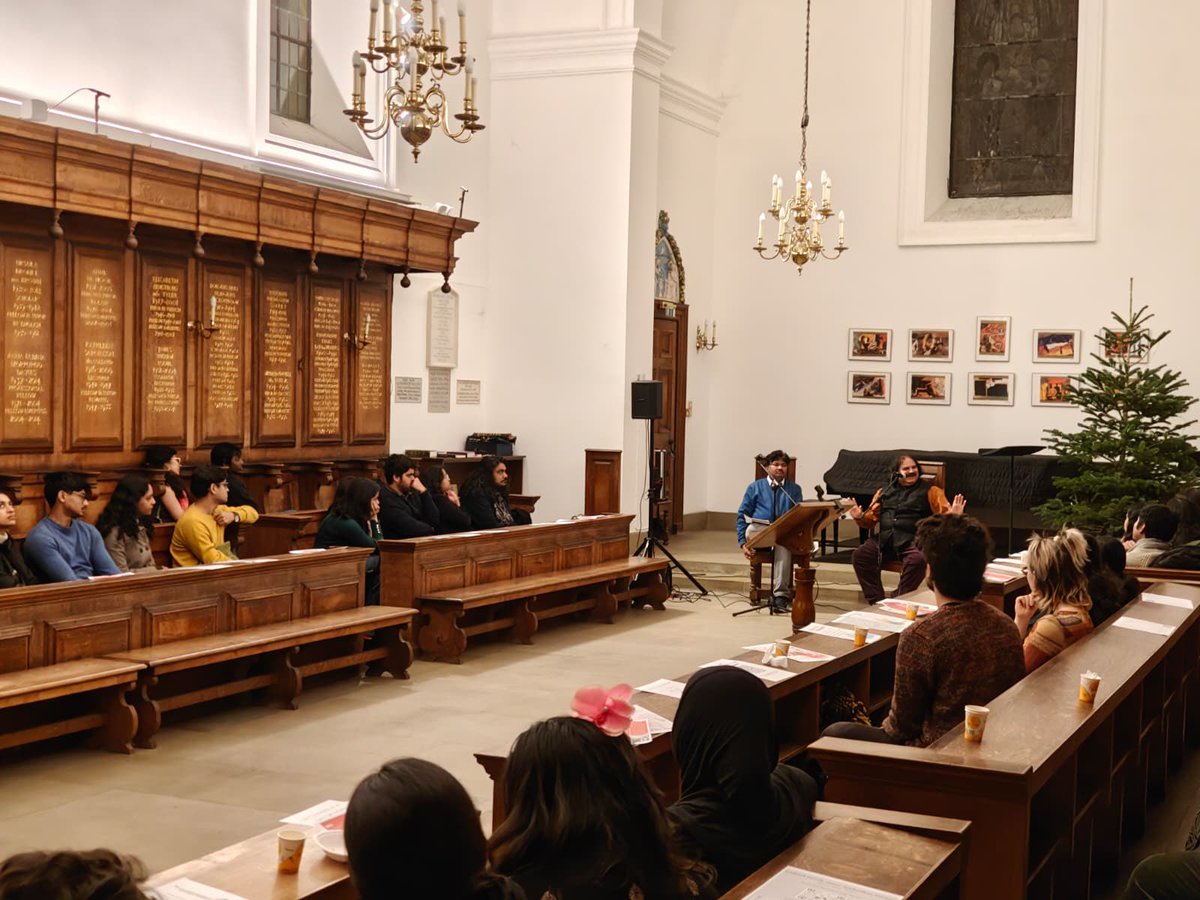 sfi_uk's tweet photo. SFI-UK and @oxsaaf hosted an event at the University of Oxford featuring the revolutionary balladeer comrade Sambhaji Bhagat. The event was introduced by comrade Aparna Vinod, former SFI Edinburgh President, and was a memorable occasion for all attendees. https://t.co/hsddt30xhf