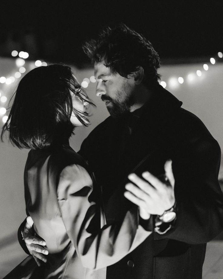 Film çok güzeldi bazen güldürdü bazen ağlattı.Masalsı bir havası vardı sonunda kendimi ağlarken buldum.Hande ve Metin o kadar iyilerdiki ..Bu uyumu bi daha izlemeyeliyiz .Güzel kalpli Handem o kadar güzel yazmış ve  oynamış ki 🥹🤍#ikidünyabirdilek #HandeErçel <a href="/HandeErcel/">Hande Erçel</a>