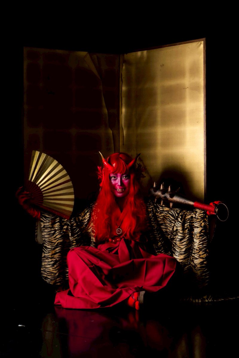 #鬼女紅葉

くろもちは妖怪の中でも、実は鬼が一番好きです👹💖

何故ならば日本の鬼は、怨みや無念や差別から、ヒトが鬼へと変じるケースが多いからです👹

都落ちした姫君が、我が子可愛さの為に鬼女と呼ばれる烈女に為った紅葉のお話などは、最たるものだと思います👹

📸こあん大先生<a href="/kubottey/">久保田狐庵</a>