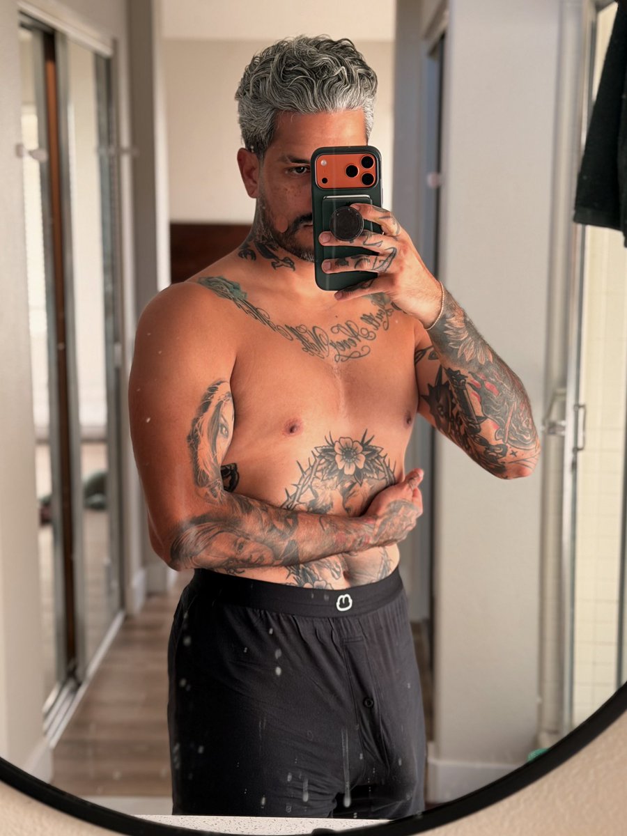 xmellowrello's tweet photo. alexa play scorsese baby daddy by sza https://t.co/p45PuSA3iu