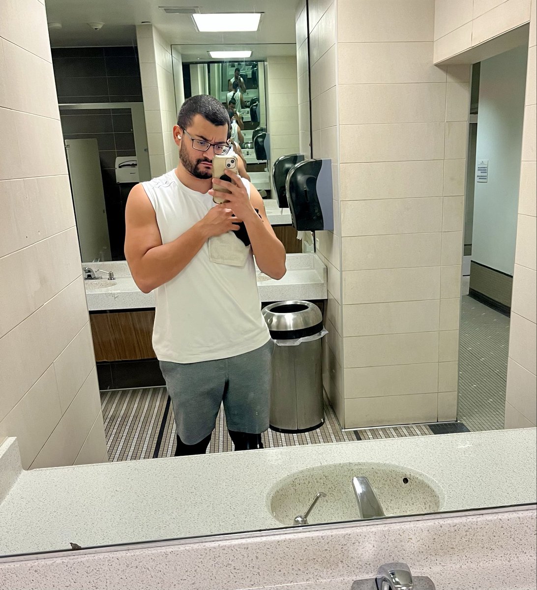 fullstackizzy's tweet image. Back     ✅ 
Traps    ✅ 
Biceps ✅ 
🏋️‍♂️🏋️‍♂️🏋️‍♂️