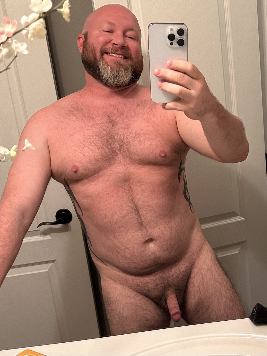 Trying to be sexy for ya. Retweet if you want more regular photos and videos. 😈😻