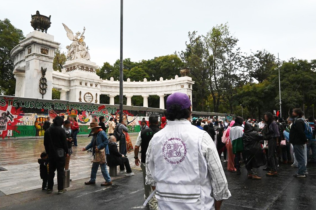 Personal de la Comisión de Derechos Humanos de la Ciudad de México #CDHCM acompañó y monitoreó la marcha #Ayotzinapa134meses que arribó al Hemiciclo a Juárez.

Madres y padres de los normalistas de #Ayotzinapa, así como estudiantes y colectivos, encabezaron esta jornada.