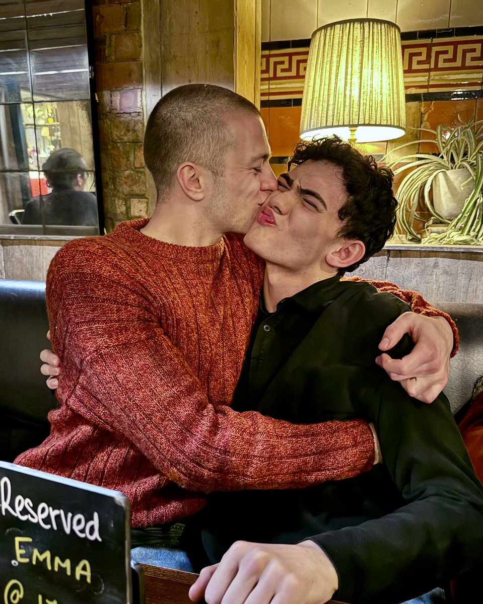 sprjngbags's tweet image. day 5 without them… 😣