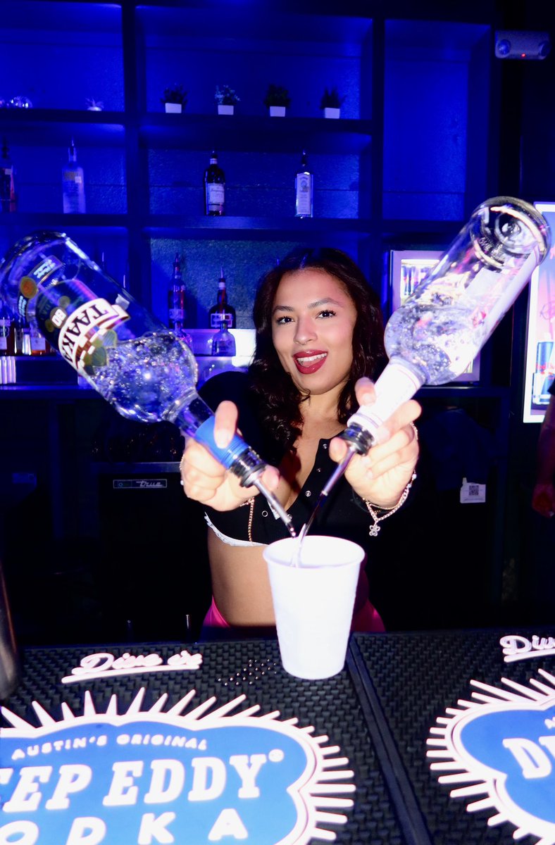 R&amp;B NIGHT is dialing your number📲
We’re dropping nothing but R&amp;B legends, love notes, &amp; late-night loops with 
dj aarooo on deck
📅 Saturday, Nov 29
⏰ 10PM | 18+
Slide through, catch the vibe, &amp; let the slow jams, mid-tempo magic, &amp; R&amp;B bangers run the playlist of your night 💕