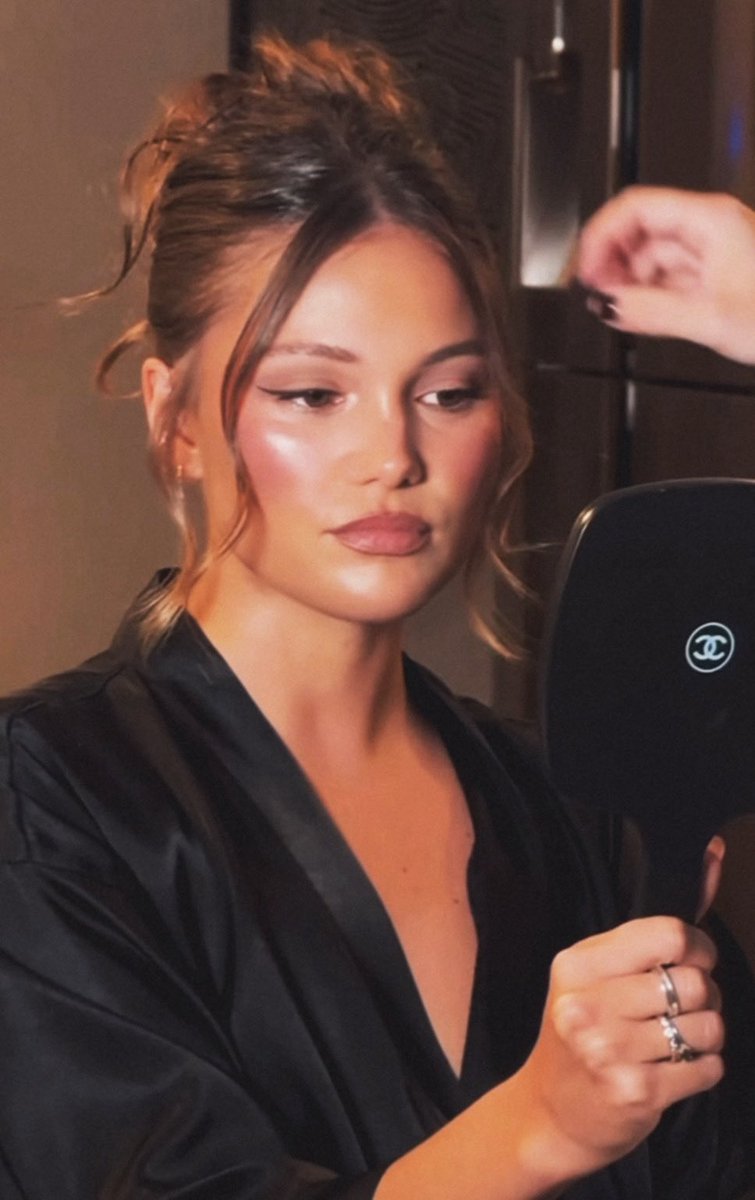 basicolivian's tweet image. Olivia Holt the woman you are