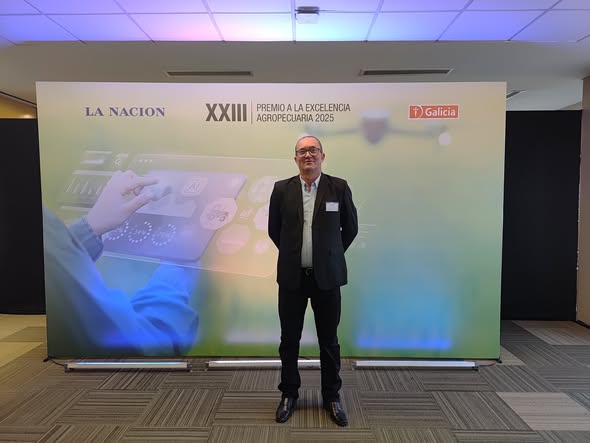 de la actividad apícola en el Chaco. Este reconocimiento, es un grandísima distinción ya que participaron  270 empresa por este Premio.
Felicitaciones del todo INTA Proapi a Daniel Codutti y la cooperativa COPAP.