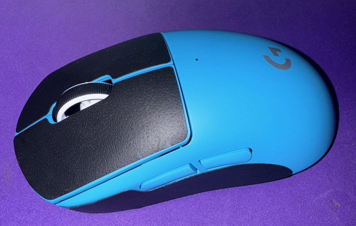 bhlurs's tweet photo. new mouse reminds me of my pups 🥹 (yes im still in the hospital, 2 months and going sadly) @LogitechG Love the color, Purple superlight 2 when ?👀 https://t.co/ektUvzoeQw