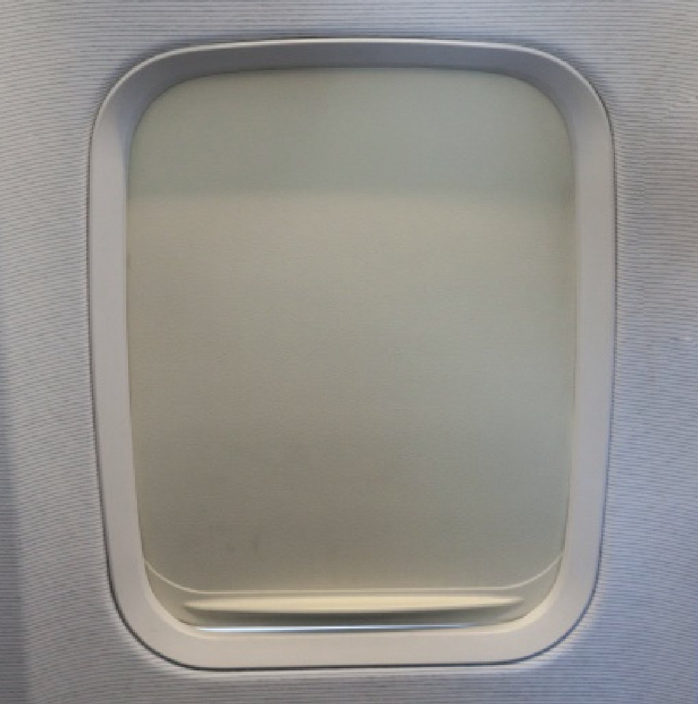 phantom's tweet image. this flight is boring. plz send memes 🙏