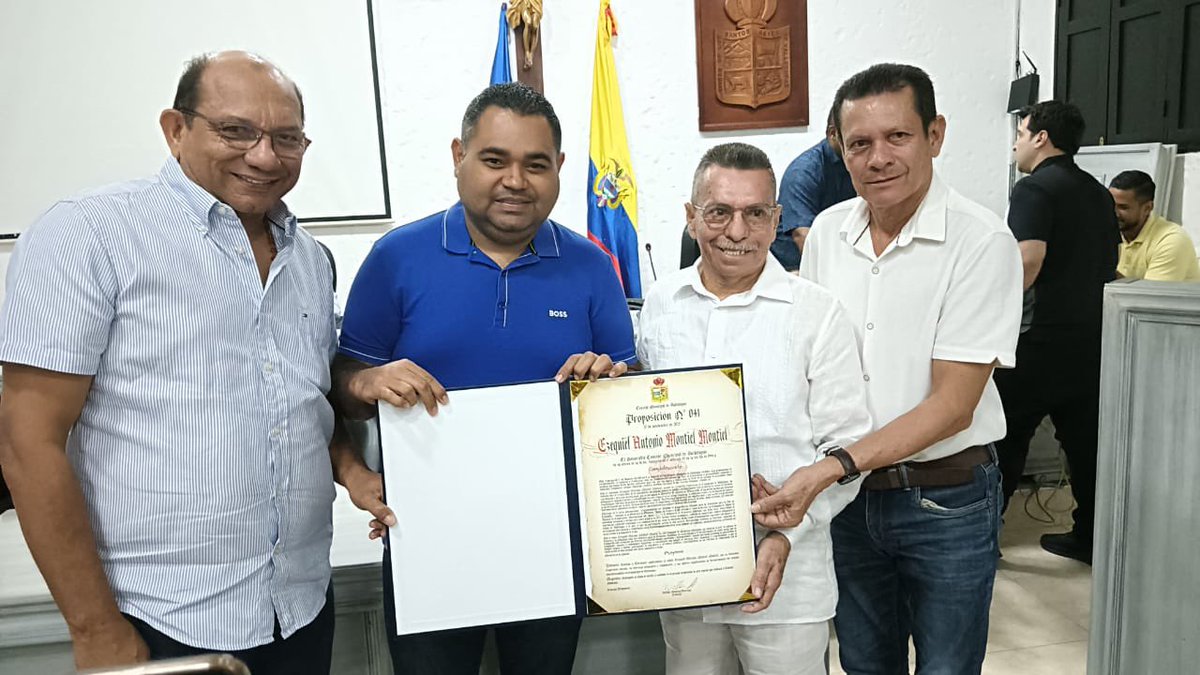 El presidente del <a href="/ConcejoVpar/">Concejo de Valledupar</a> <a href="/Wilber_Hinojosa/">Wilber Hinojosa</a> exalta la labor excelente por muchos años del Director de Núcleo de la #Secretariaedcucaciondelmunicipio    <a href="/ezmontiel56/">Ezequiel Montiel Mon</a>