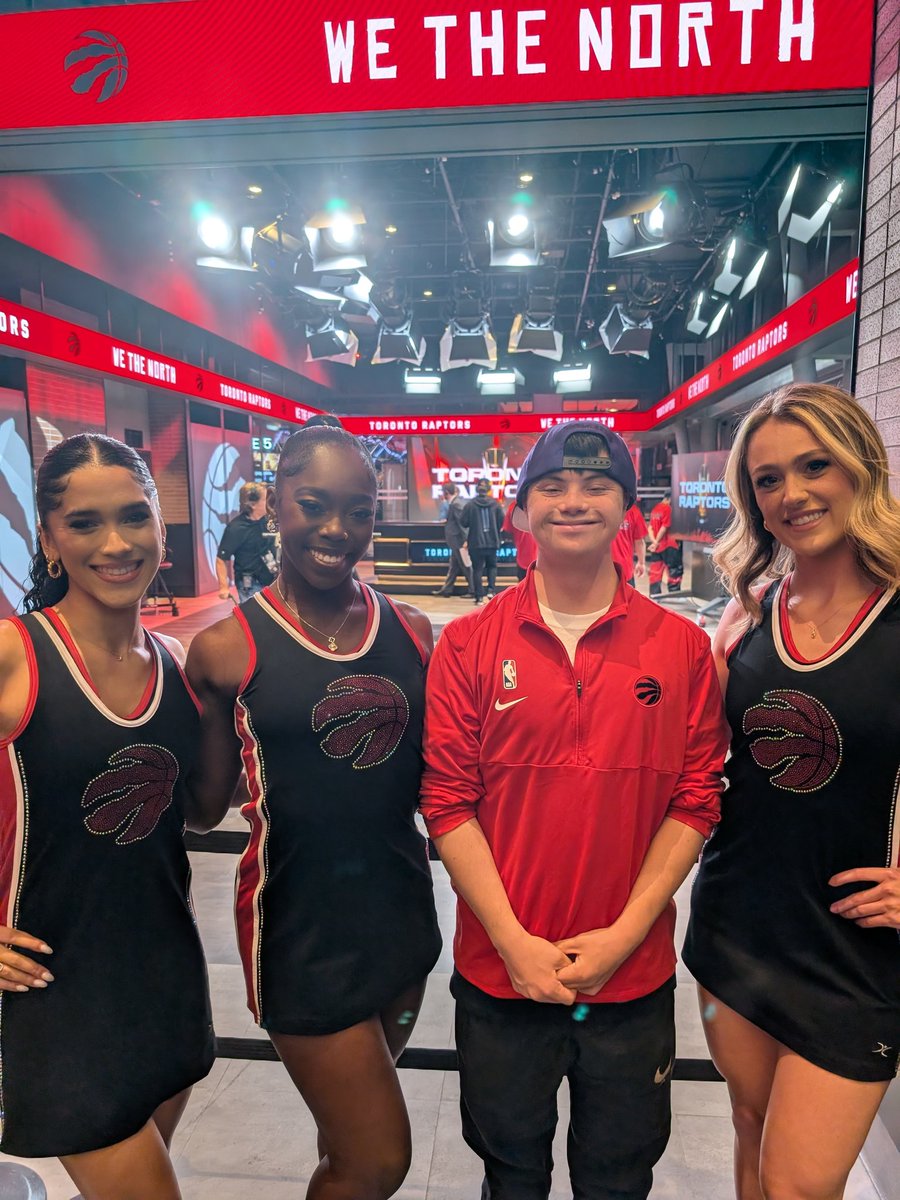 K2 seeing old friends and meeting new ones at the <a href="/Raptors/">Toronto Raptors</a> game tonight. <a href="/jamaalmagloire/">Jamaal Magloire</a> <a href="/NorthSideCrewTO/">North Side Crew</a> #WeTheNorth