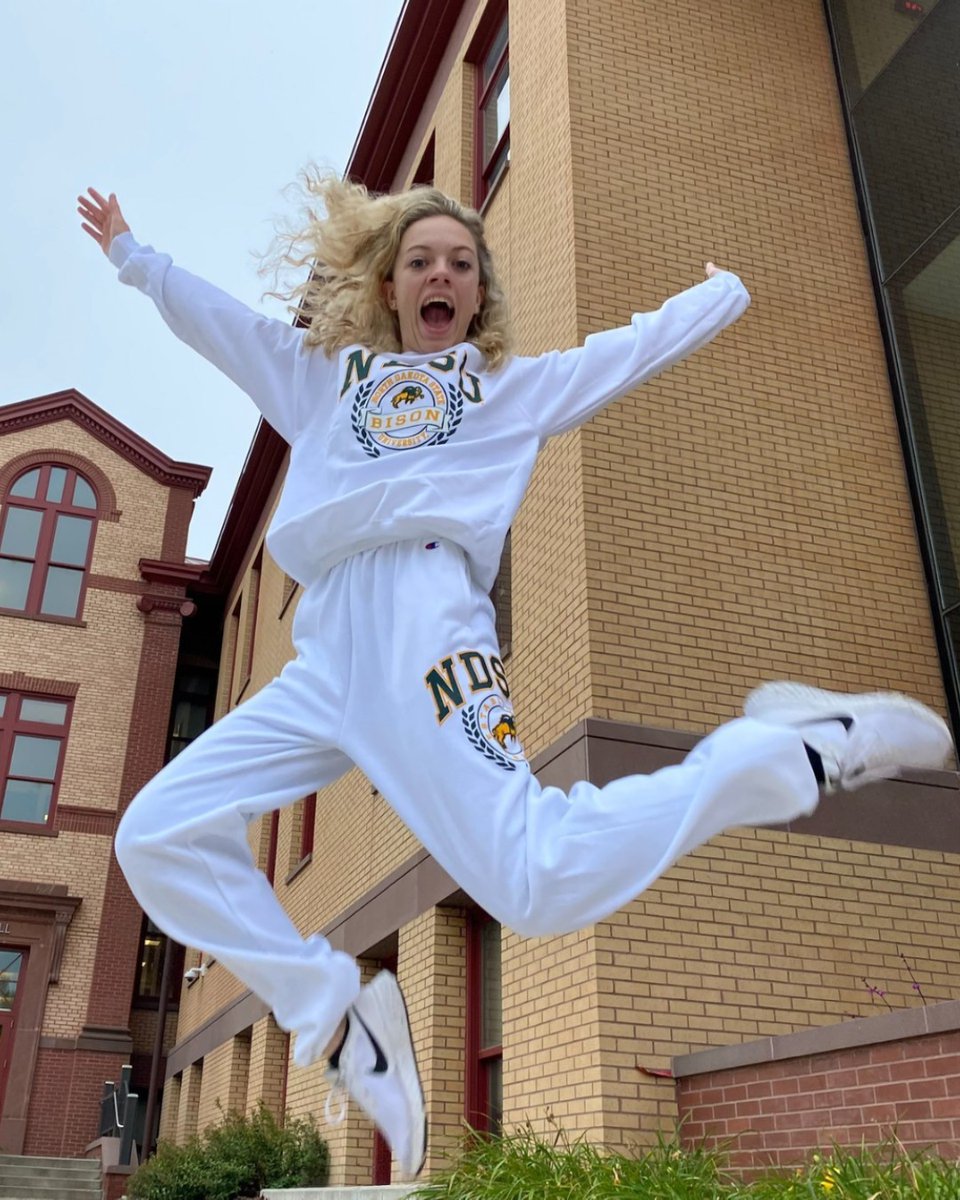 Jumping into Thanksgiving break in our comfy matching lounge set (obviously) 🦃

Also, check out this throwback with senior student employee Briana! 🤩