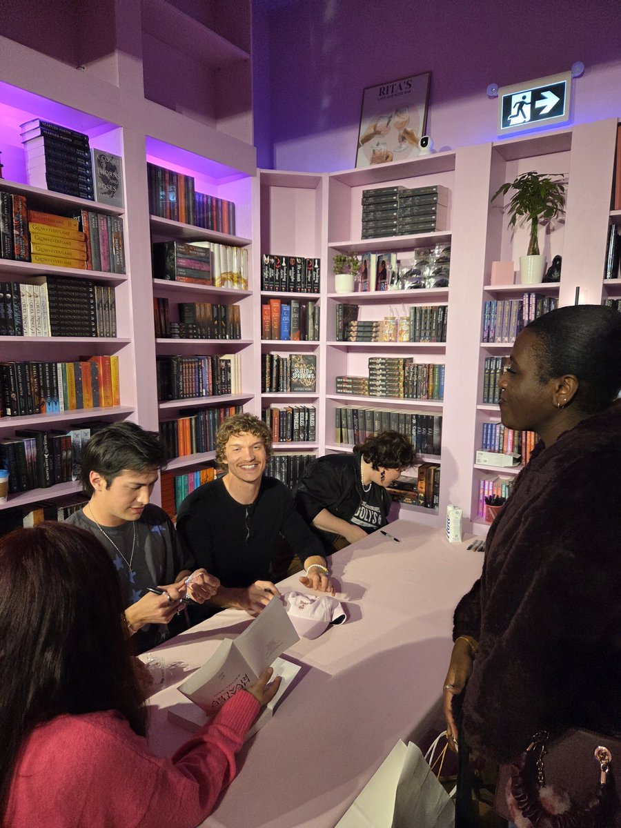 YOONGIS_HH's tweet photo. MET HUDSON AND CONNOR!! Hudson saying he loves my name and the meaning behind it and how he remembers me from the premiere like omfg. Connor saying I was pretty and also remembers me. I told them about army twitter being behind them and the show 100% and doing PR #heatedrivalry https://t.co/CPOYkC9W7V