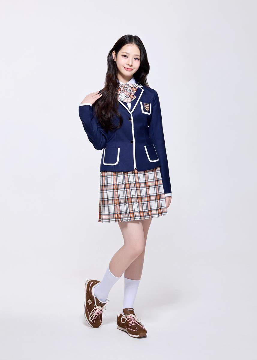 unis_charts's tweet image. #UNIS’ #SEOWON selected as the new model for the school uniform brand, ‘Skool Looks’.