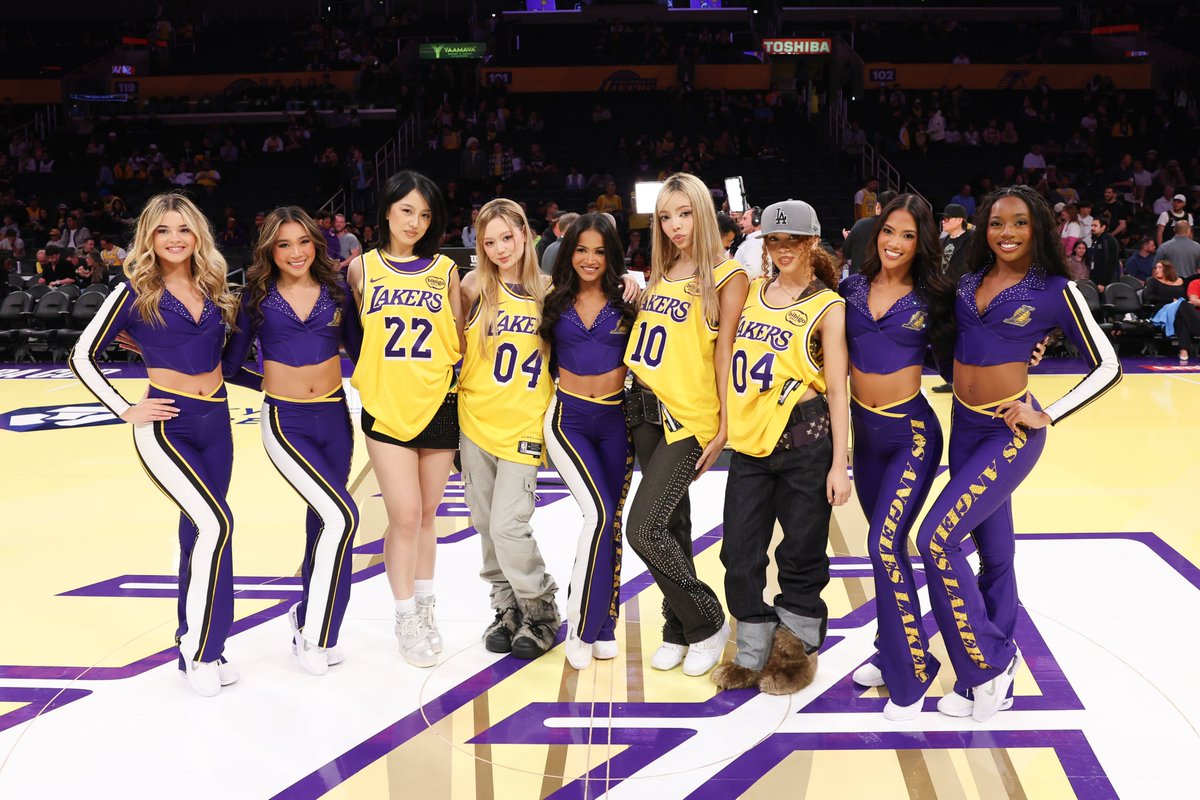 GIRLSETofficial's tweet image. We got a million moods, but only 2 colors last night 💛💜 @LakerGirls @Lakers 

#GIRLSET #LittleMiss