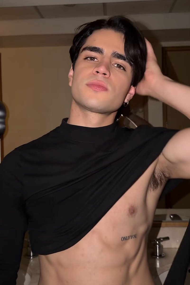 paholaamtz's tweet image. te quiero niño bonito, estoy muy orgullosa de ti &amp;lt;3 

AARON MERCURY X ESTILODF