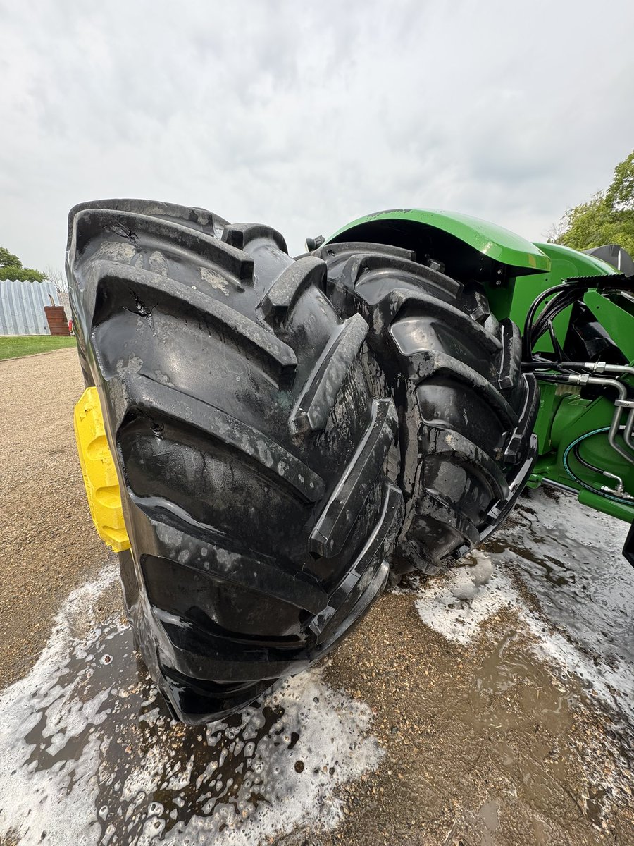 ennsagventures's tweet photo. John Deere 9410r 4wd 
$265,000 5,050 hrs 

Deleted, egr blocker plates, muffler gutted 
515hp by eko tune 
78gpm hydraulic pump 
Valves set this winter 
Head bolt PIP completed 
fan drives rebuilt 
$40,000 in work orders 
Excellent condition
Always shedded 
800 tires https://t.co/hwRVLpRclv