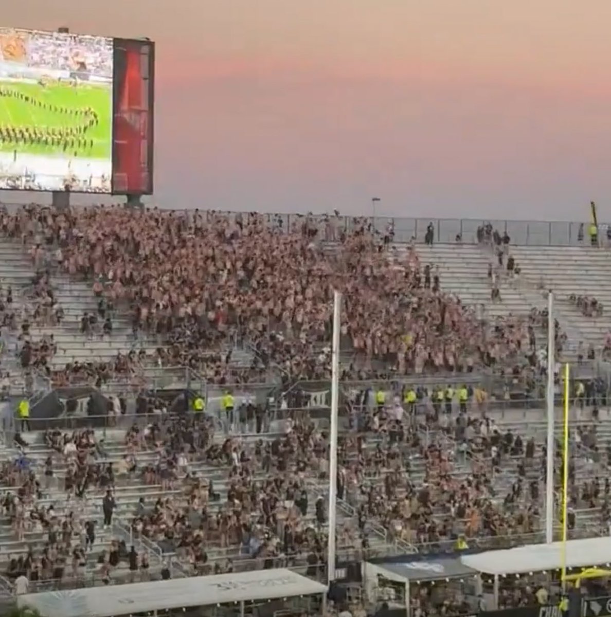 New <a href="/1KnightStandUCF/">#OneKnightStand UCF Podcast</a> with <a href="/MoneyMooUCF/">Money Moo</a> &amp; <a href="/emily_pontiff/">Em</a> ‼️

• OkSt 
• Penalties! 
• UCF 🏈 biggest comebacks (1 will surprise you)
• how to beat BYU
• usf HATE week/war on I4??
• Magic fight
• picks &amp; more 

 iTunes oneknightstanducf.com/podcast/ 
Spotify: open.spotify.com/episode/5KoeWW…