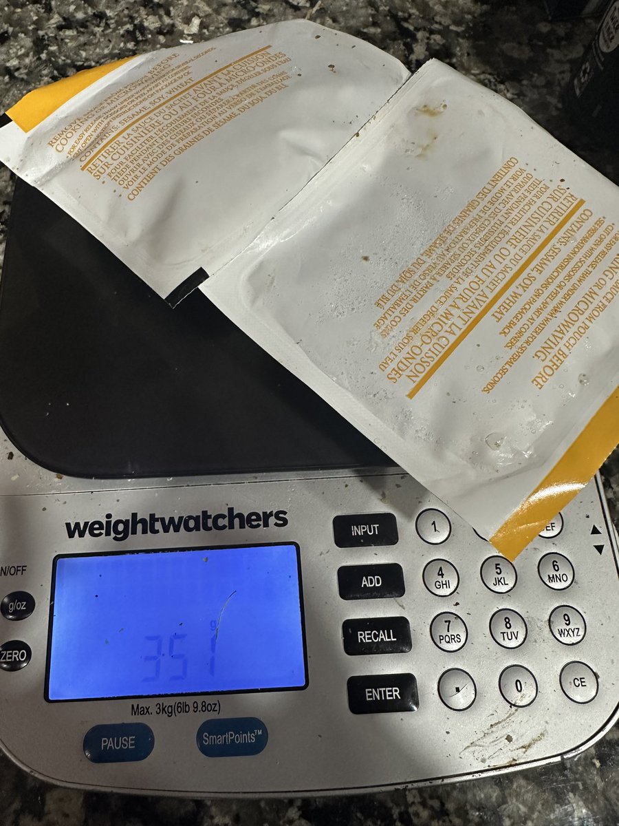 KSheff17's tweet photo. @ConagraBrands I understand the 163g serving size includes sauce, but to give me this tiny amount of chicken and these 2 huge sauce packets and call it 3 servings is so rude. There’s NOT 60g of protein here. Not close. https://t.co/xXtmFuQPBA