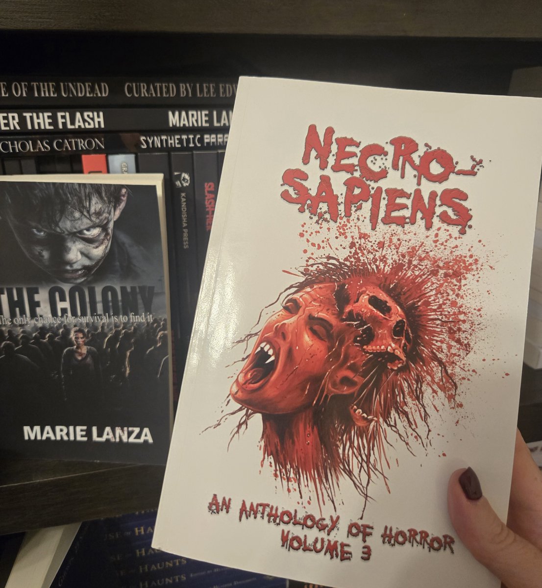 Marie_Lanza's tweet image. It&apos;s so pretty in person! 😆 Necro-Sapiens is out! This anthology features 23 delightfully dreadful stories of all things dead. My story Operation Colony takes place in the beginning days of my novel, The Colony. #bookrelease #readingcommunity

amazon.com/Necro-Sapiens-…