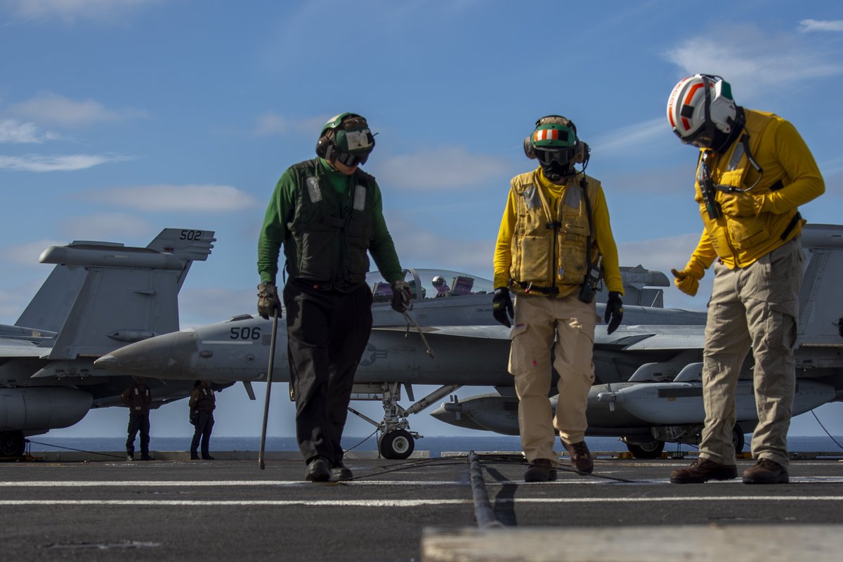Aircraft operate from USS Abraham Lincoln as the strike group conducts operations in the Pacific — sustaining presence and capability.
📍 Pacific Ocean
📸 U.S. Navy
#USNavy #3rdFleet #PacificOcean