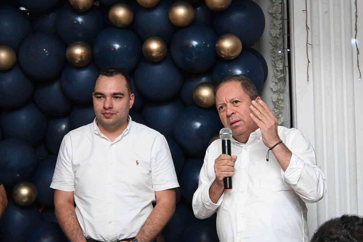 SenadorTrujillo's tweet image. Hoy estuvimos con amigos de mi querida esposa Patricia Ramírez, en Itagui, un grupo que siempre ha creído en nuestro proyecto y nos inspira a continuar avanzando. Hablamos de lo que hemos logrado juntos y de los desafíos que afrontamos para seguir construyendo una ciudad que nos…