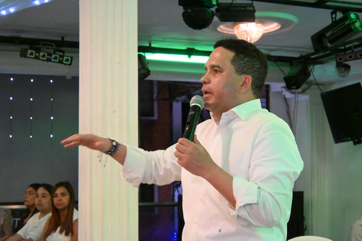 SenadorTrujillo's tweet image. Hoy estuvimos con amigos de mi querida esposa Patricia Ramírez, en Itagui, un grupo que siempre ha creído en nuestro proyecto y nos inspira a continuar avanzando. Hablamos de lo que hemos logrado juntos y de los desafíos que afrontamos para seguir construyendo una ciudad que nos…