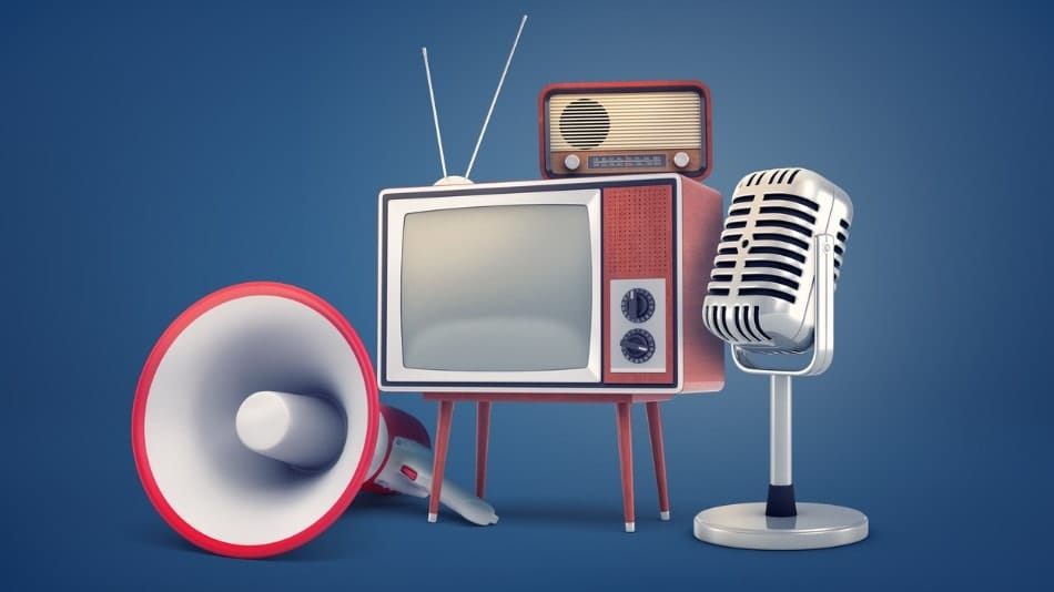 Este jueves voy a estar hablando con @floresduperou en 'Magazine Café' sobre dos temas candentes que están en la opinión pública.

Si les parece nos escuchamos por la mañana o por la tarde, si es que la luz nos deja.
Abrazos.