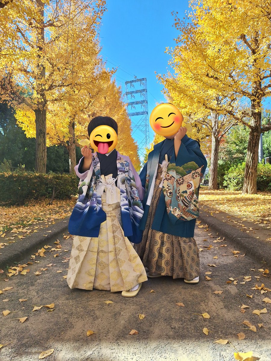 tnkstk99's tweet photo. 先日、長男と次男の七五三でした！
子供たちが袴を着るなら私も着物を着ようと思い、母から借りてYouTube見ながらセルフで着ました。
両家のじぃじばぁばも勢揃いでお祝い出来て良かった！
子供たちの成長に感謝🩷 https://t.co/fLKPdbRS20