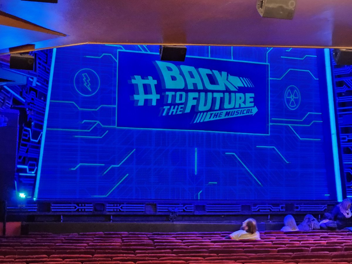 Im not really one for musicals.. but this show we just watched in London was absolutely fuckin fabulous! 👌 😁
Do recommend.