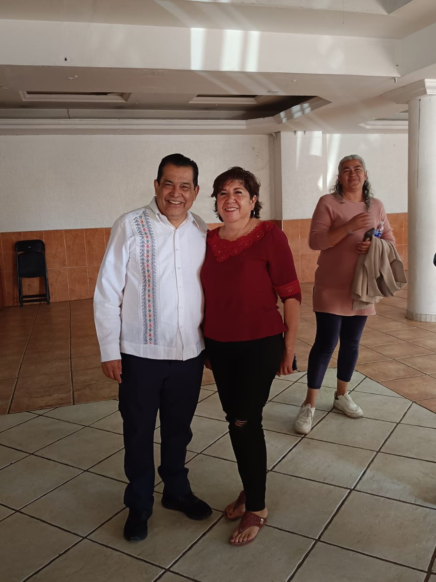 Me reuní con vecinas y vecinos de Ecatepec en mi oficina de gestión. Gracias a todas y todos ellos por su confianza y disposición para seguir contruyendo mejores condiciones de vida para todas y todos, desde las calles y yo también en campo y desde la Cámara de Diputados.