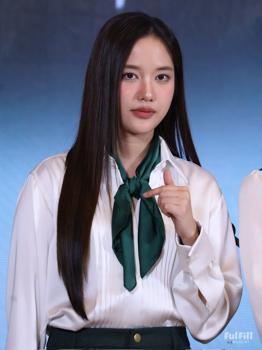 yoongsar's tweet image. Freen so handsome 🤏🏻

#srchafreen