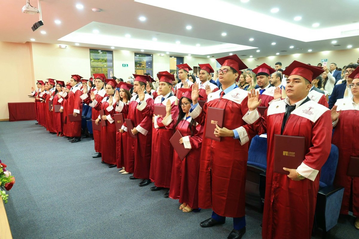 USGPOFICIAL's tweet image. 🎓✨ Con gran orgullo felicitamos a los nuevos graduados de la carrera de Arquitectura, quienes hoy se incorporan como la Trigésima tercera promoción.

Que este nuevo camino profesional esté lleno de proyectos, sueños construidos y ciudades transformadas por su talento 🙌.…