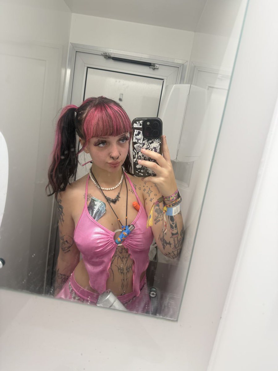 lucyyflutter's tweet image. A little sparkle in the quiet hours