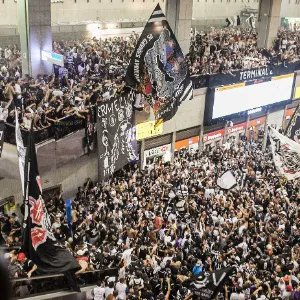 OPtricolor01's tweet image. A torcida do palmeiras é a mais fraca do Brasil e não tem discussão, os caras estão indo pra uma FINAL DE LIBERTA e não fizeram nada

O Corinthians colocou 15K em um aeroporto pro mundial, a do São Paulo conduziu o ônibus até o aeroporto pra disputar a CDB

O palmeirense fez NADA