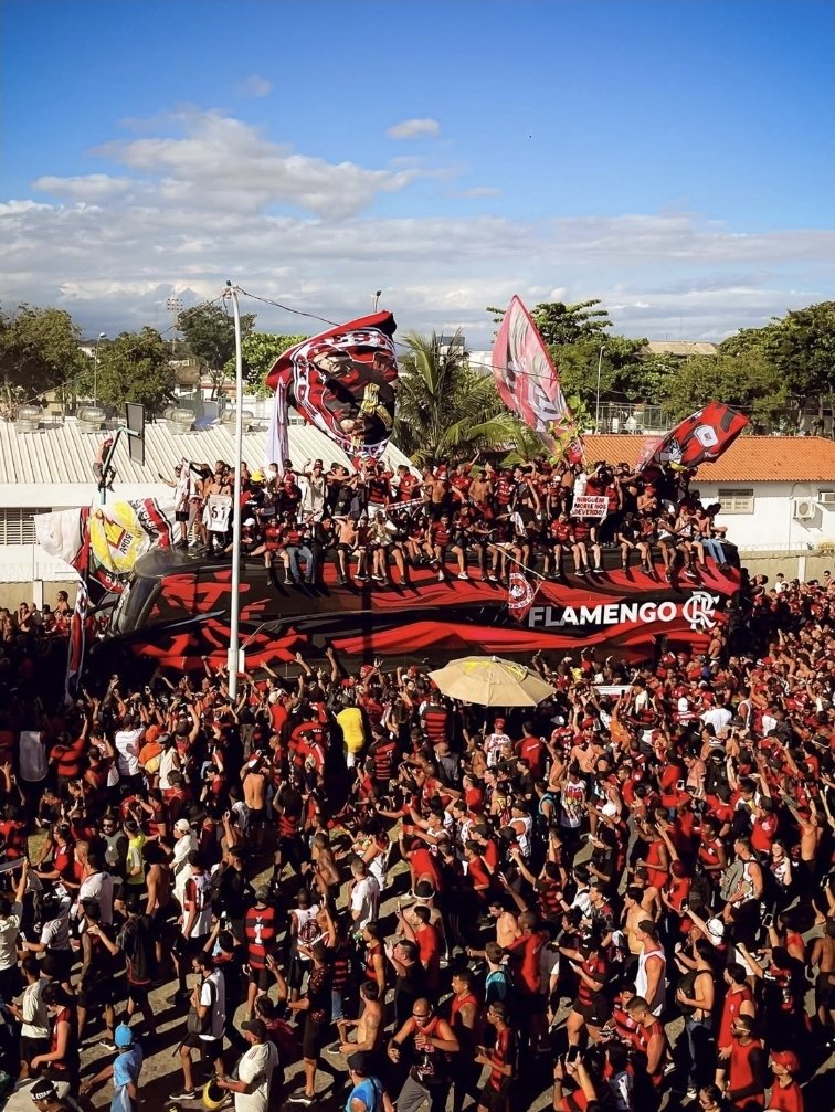 OPtricolor01's tweet image. A torcida do palmeiras é a mais fraca do Brasil e não tem discussão, os caras estão indo pra uma FINAL DE LIBERTA e não fizeram nada

O Corinthians colocou 15K em um aeroporto pro mundial, a do São Paulo conduziu o ônibus até o aeroporto pra disputar a CDB

O palmeirense fez NADA