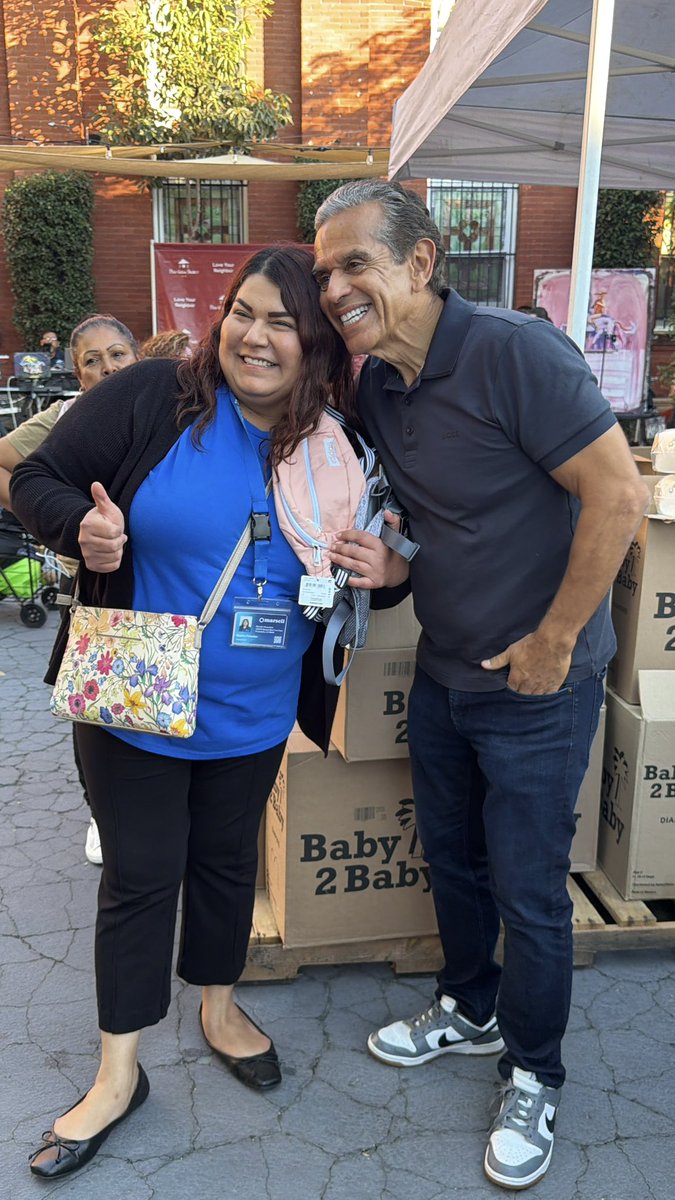 AVillaraigosa's tweet image. When so many people are struggling with the high cost of living, giving back matters more than ever. 

Thank you @picounionproj for stepping up and building community.