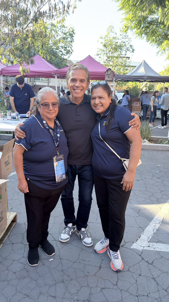 AVillaraigosa's tweet image. When so many people are struggling with the high cost of living, giving back matters more than ever. 

Thank you @picounionproj for stepping up and building community.