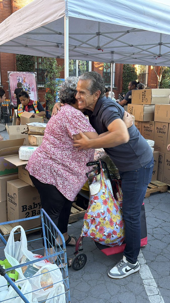 AVillaraigosa's tweet image. When so many people are struggling with the high cost of living, giving back matters more than ever. 

Thank you @picounionproj for stepping up and building community.