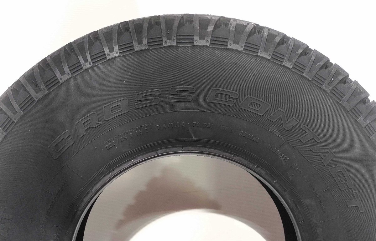 ✨️初入荷✨️
#コンチネンタル 『コンチクロスコンタクトAT』  235/85R16 114/111Q

オフロード向けのオールテレーンタイヤ🔥
岩場・砂利道・悪路でも、安定したトラクションを発揮
タフさと安心を求める方に、おすすめしたい1本です！

#ディフェンダー #ランクル　
tirewheel-ec.com/category/CCC_A…