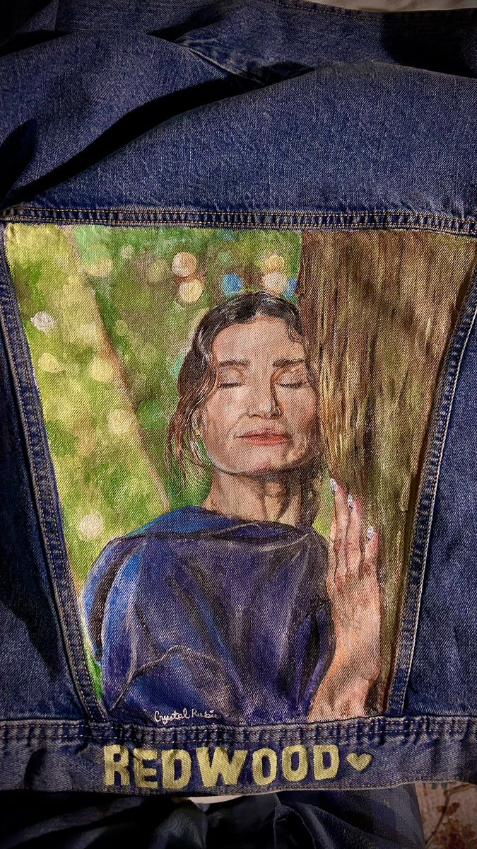CrystalRubie_'s tweet photo. In the leaves I’m a kidddd again! 
•
•
•
#Commission #painting #artist #actress #redwoodmusical #idinamenzel #fyp https://t.co/P7iotlmzwY