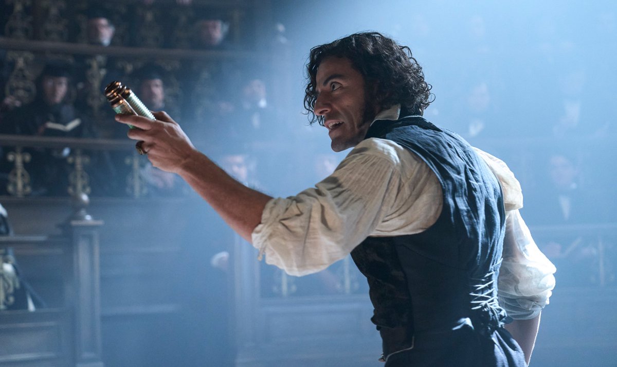 MaxHCV's tweet image. “Una idea, un sentimiento se me quedó claro. El cazador no odiaba al lobo. El lobo no odiaba a la oveja. Pero la violencia parecía inevitable entre ellos. Tal vez, pensé, esta era la forma del mundo. Te cazaría y te mataría solo por ser quien eres".

#Frankenstein