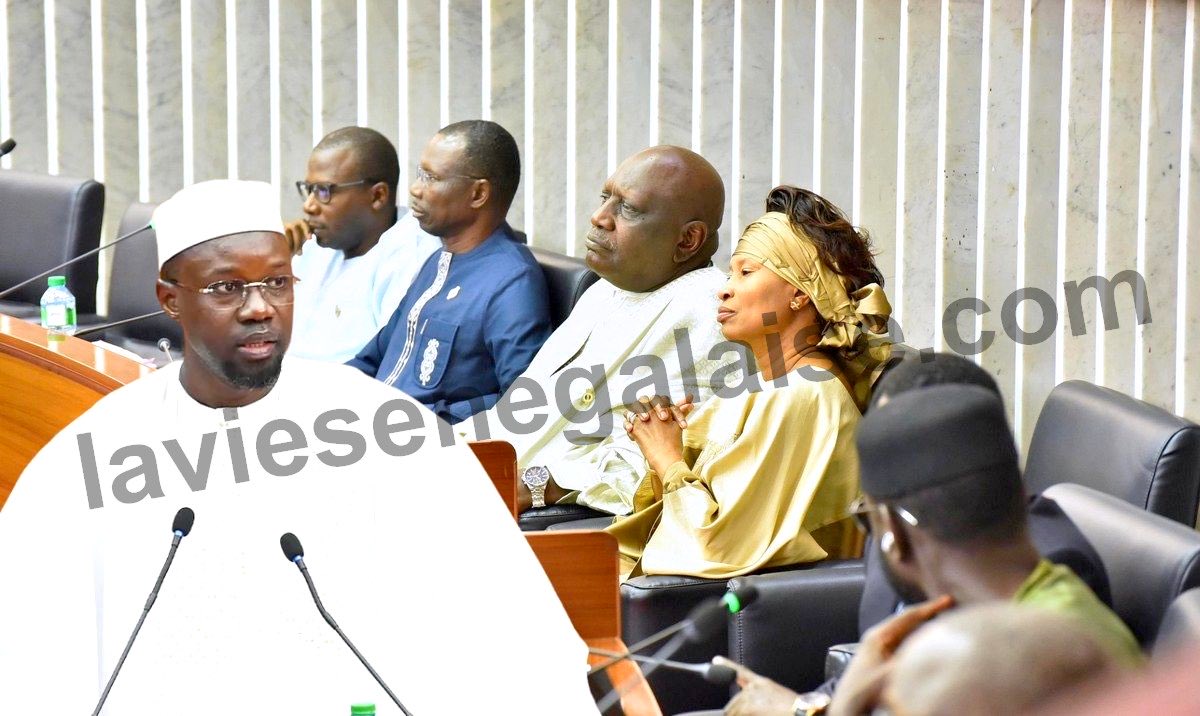 L’Assemblée nationale est censée être un lieu de débat démocratique. Nous déplorons la décision des députés de  Takku Wallu et des non-inscrits de boycotter la séance de questions d’actualité du Premier ministre Ousmane Sonko. Boycotter cette séance, c’est renoncer à leur mission