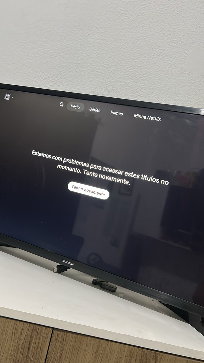 Scot_sjm's tweet photo. Abri exceção pra dormir mais tarde hj pra assistir Stranger Things e…. a Netflix Trava🤡🤡🤡 https://t.co/IwLERucplP
