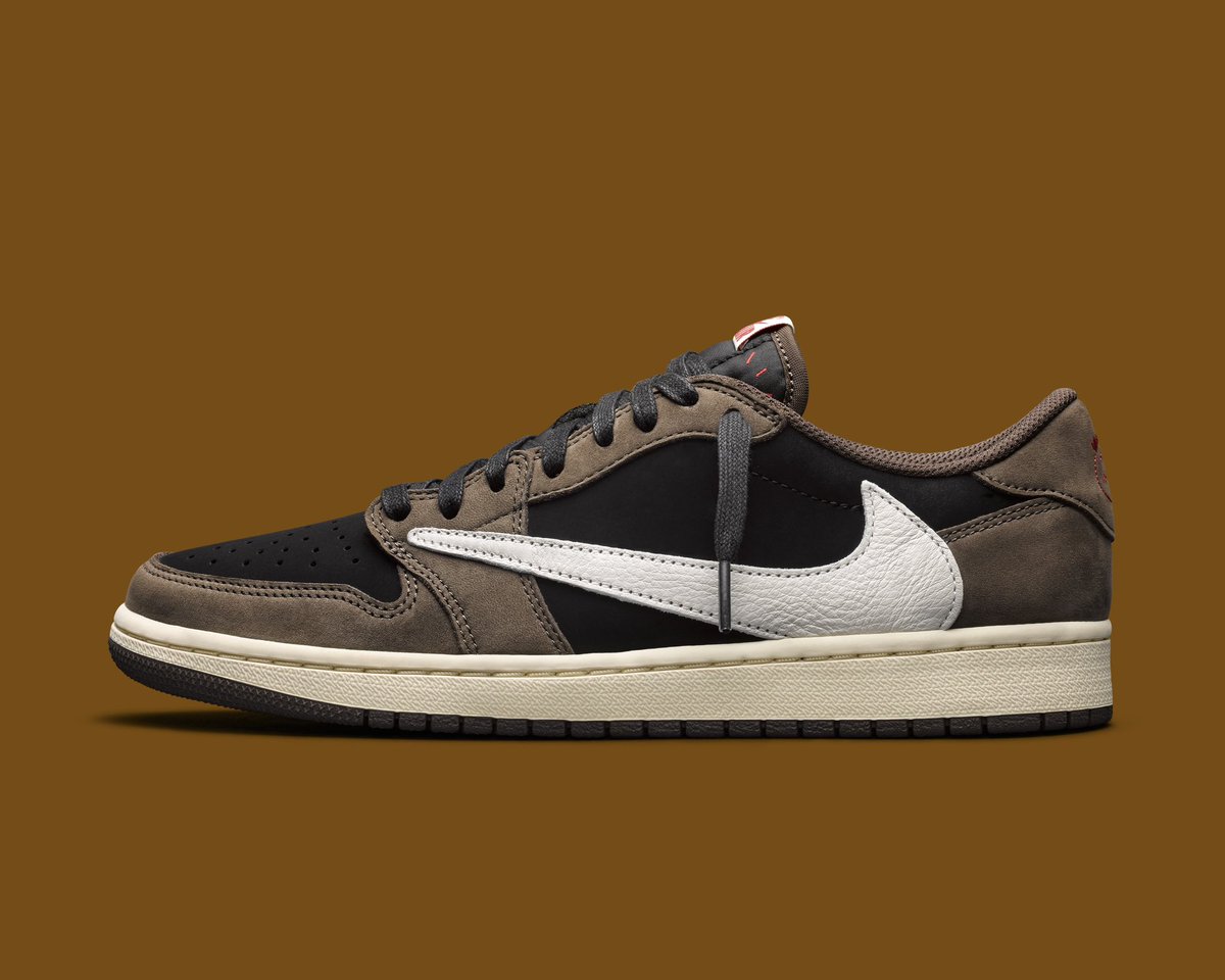 nicekicks's tweet image. Stephen Curry pulled up in the Travis Scott x Air Jordan 1 Low before facing off against the Houston Rockets 👀 @trvisXX